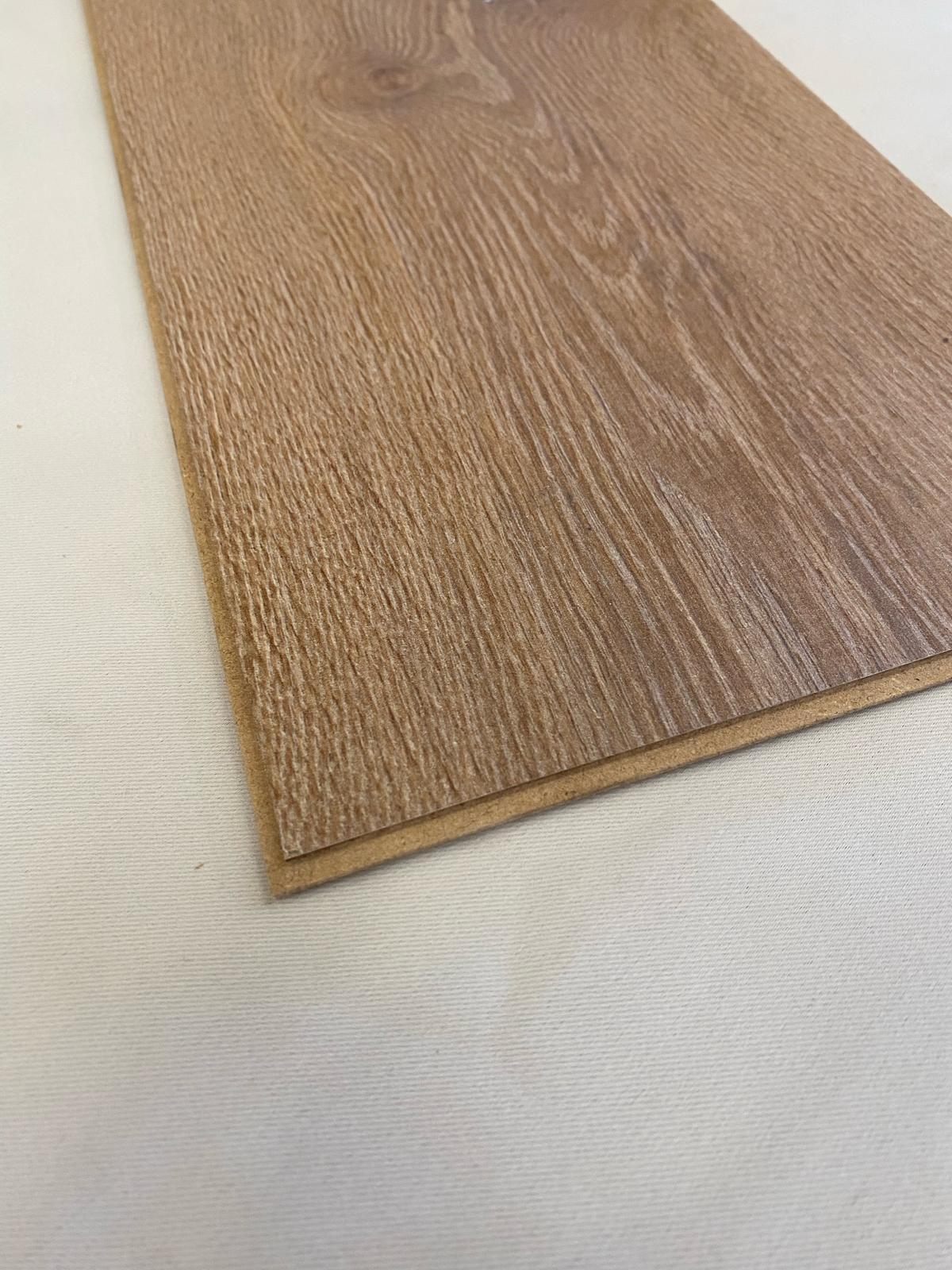 Parquet stratifié effet bois classique